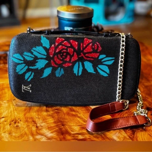 Louis Vuitton Atoll Organizer Wallet From the
2005 Collection
Taiga Leather - Picture 4 of 15